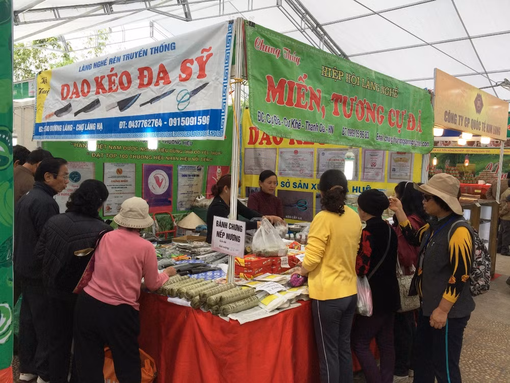 Hội chợ AgroViet 2016 “cháy hàng” ngay trong buổi khai mạc ảnh 9