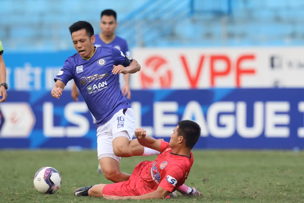 HAGL đánh rơi chiến thắng, cục diện V-League 2021 hấp dẫn sau vòng 12 ảnh 2