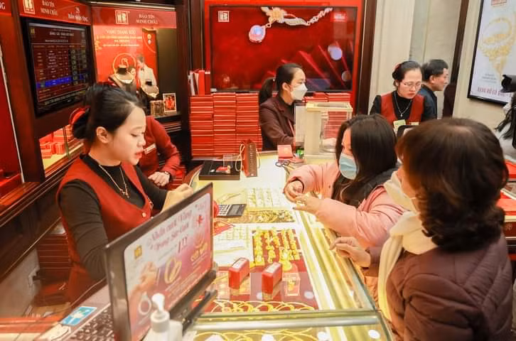 Giá vàng trong nước cao hơn thế giới hơn 13 triệu đồng mỗi lượng ảnh 1
