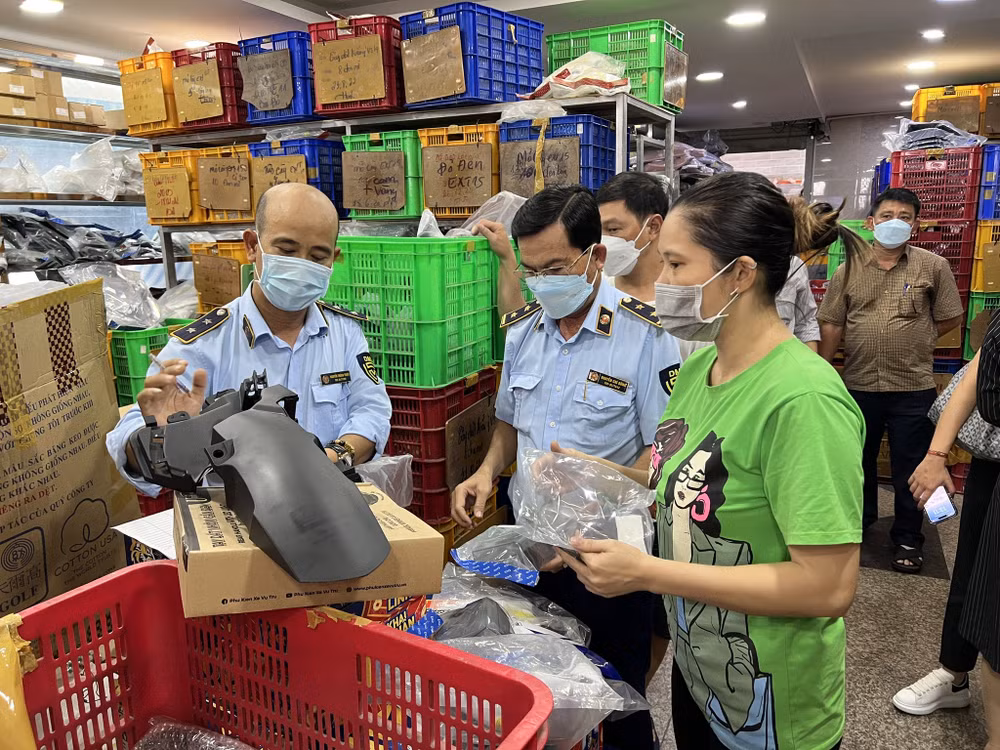 Cung đường vận chuyển hàng giả, hàng lậu ngày càng lắt léo ảnh 2