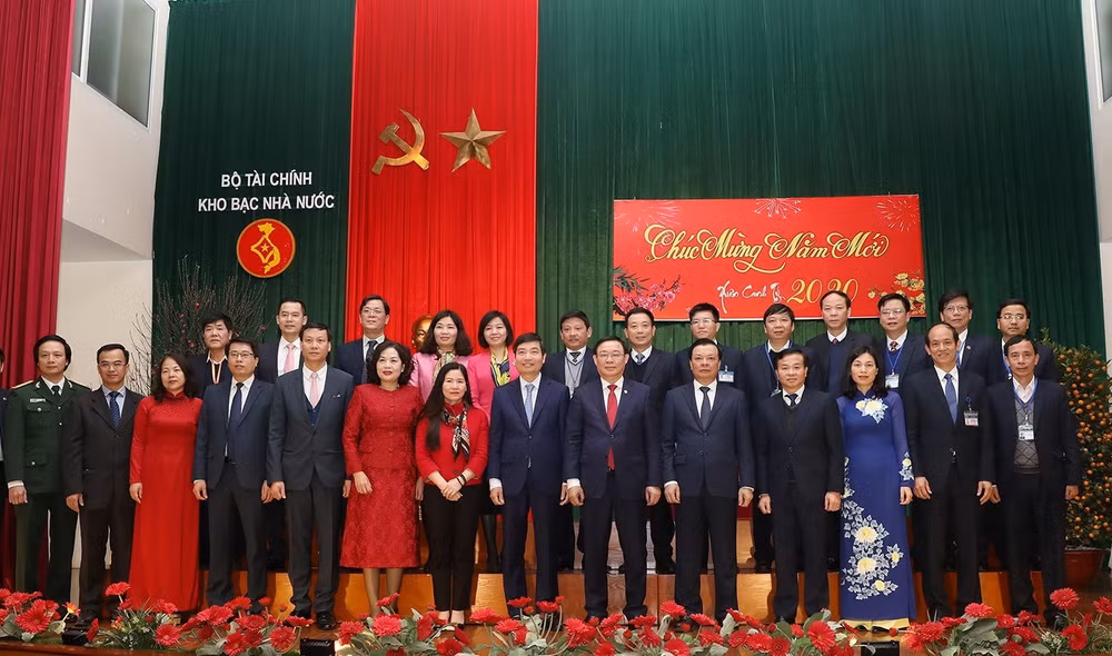 Phó Thủ tướng Vương Đình Huệ 'xông đất' Kho bạc Nhà nước ảnh 2