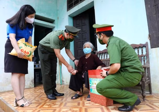 Đoàn kết toàn dân tộc - sức mạnh để chiến thắng đại dịch COVID-19 ảnh 2