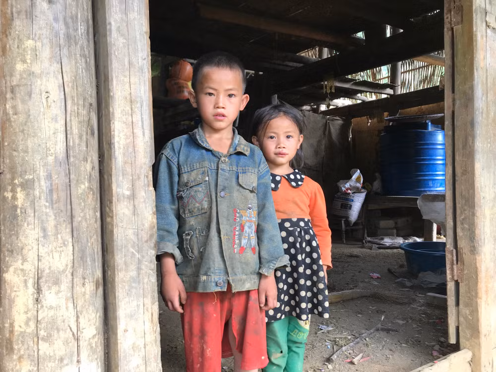 Những đứa trẻ 'đánh rơi' ngày khai giảng trên nương cao ảnh 4