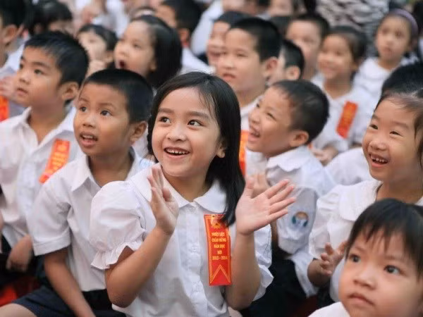 Những đứa trẻ 'đánh rơi' ngày khai giảng trên nương cao ảnh 7