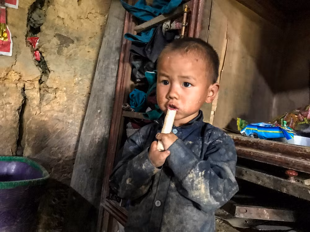 Những đứa trẻ 'đánh rơi' ngày khai giảng trên nương cao ảnh 5