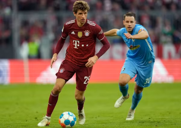 FCB bắt đầu hành trình đến Giáng sinh bằng trận derby Bavaria ảnh 2