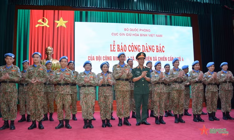 Đội Công binh số 1 và Bệnh viện dã chiến cấp 2 số 4 báo công dâng Bác ảnh 2