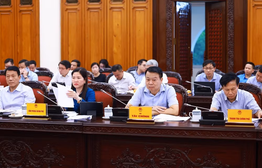 thu tuong chu tri hop chinh sach tai khoa3.jpg