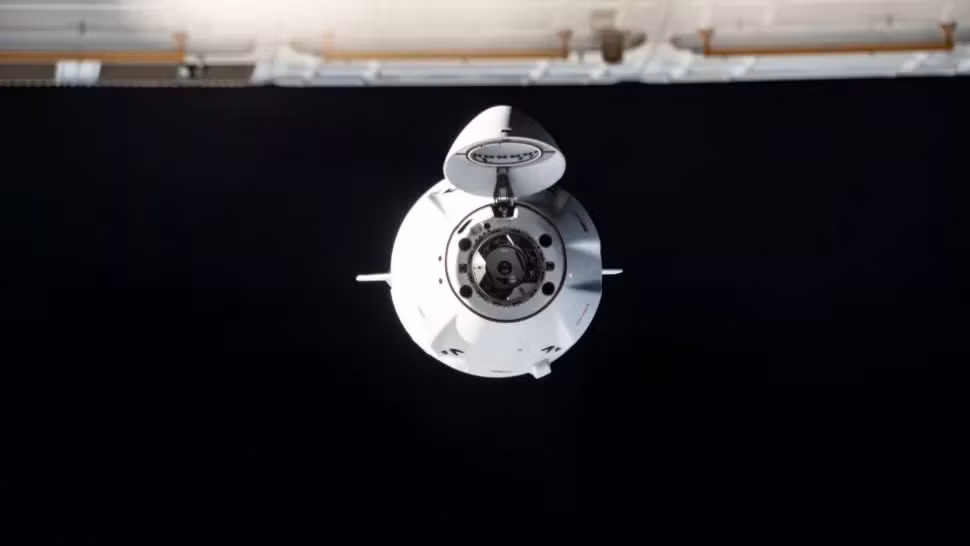 Tàu vụ trụ Dragon của SpaceX mang nhiều mẫu vật không gian về Trái Đất ảnh 1
