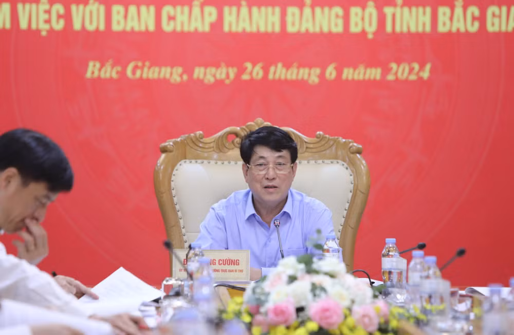 ttxvn_thuong_truc_ban_bi_thu_luong_cuong_lam_viec_voi_bch_dang_bo_tinh_bac_giang1.jpg