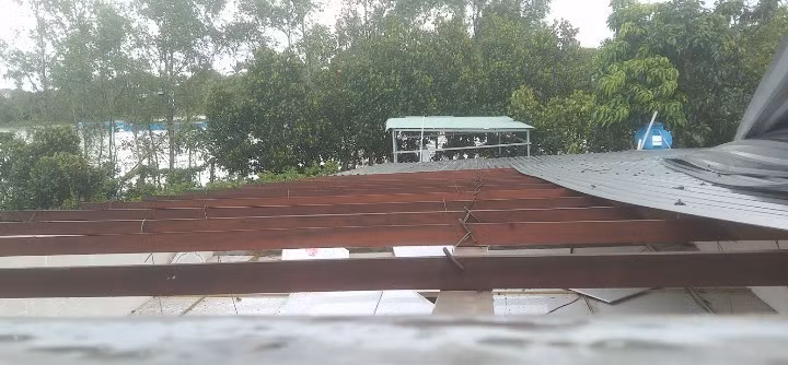 Kiên Giang: Sập nhà chờ ở bến cảng do lốc xoáy, một du khách tử vong ảnh 1