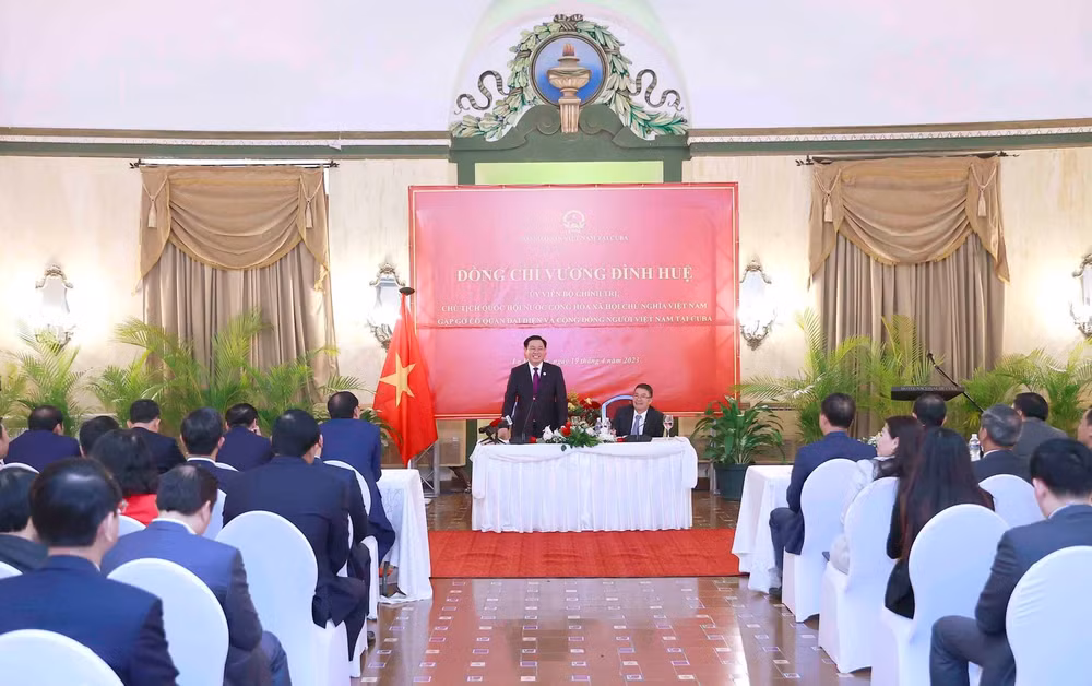 Chủ tịch Quốc hội gặp mặt đại diện cộng đồng người Việt ở Cuba ảnh 3