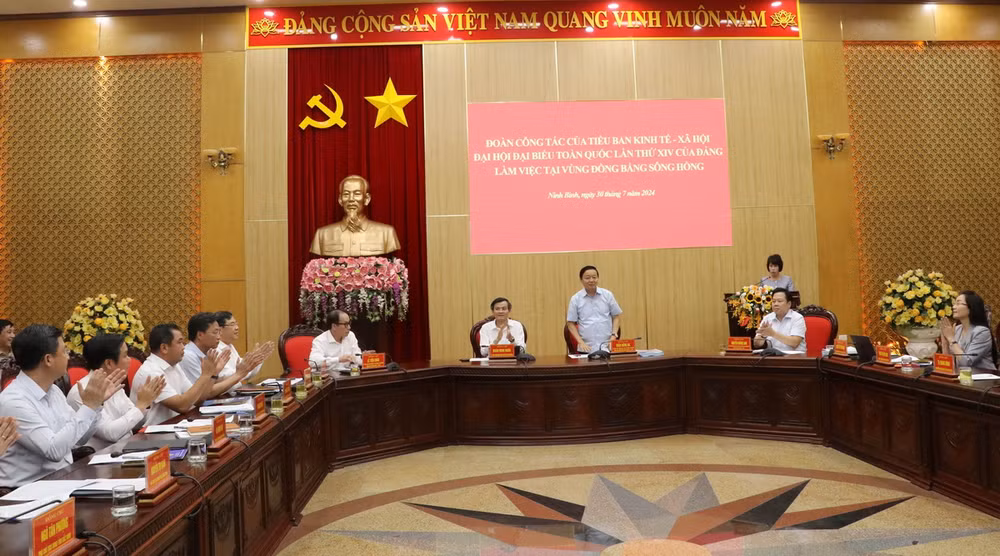 ttxvn_tieu ban kinh te xa hoi 2.jpg