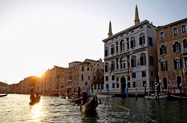 Đồng euro giảm giá tạo cơ hội thu hút du khách đến Italy ảnh 1