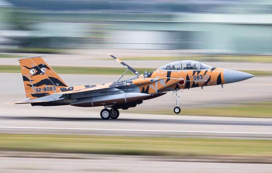 Nhật Bản tìm thấy thi thể của phi công trên chiếc F-15 rơi xuống biển ảnh 1