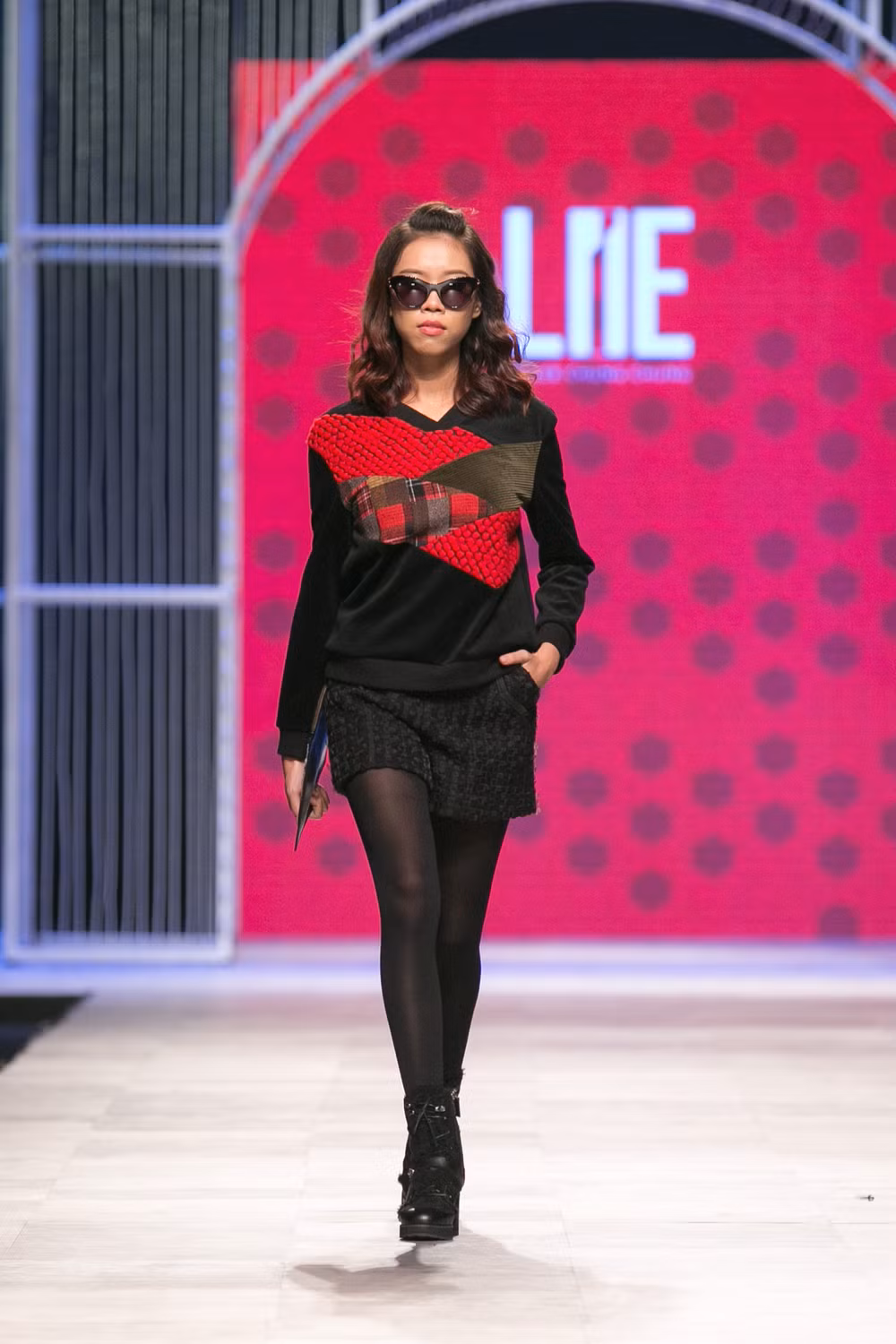 Những cô nàng Rock Chic hiện đại trong các thiết kế ready-to-wear ảnh 8