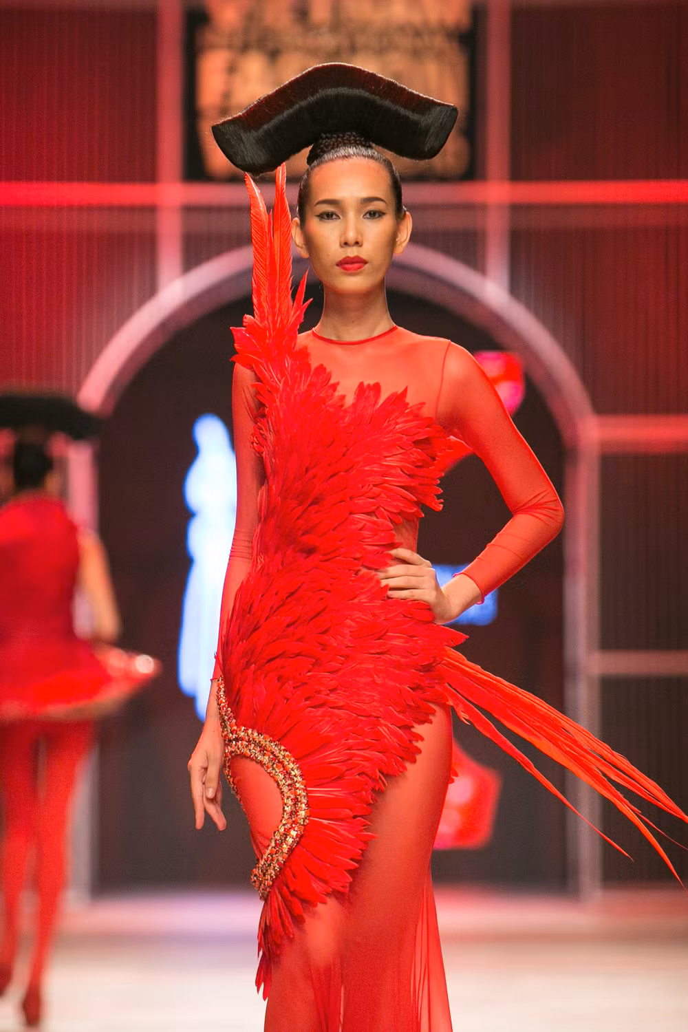 Frederick Lee nhuộm đỏ sàn diễn với bộ sưu tập cảm hứng phương Đông ảnh 6