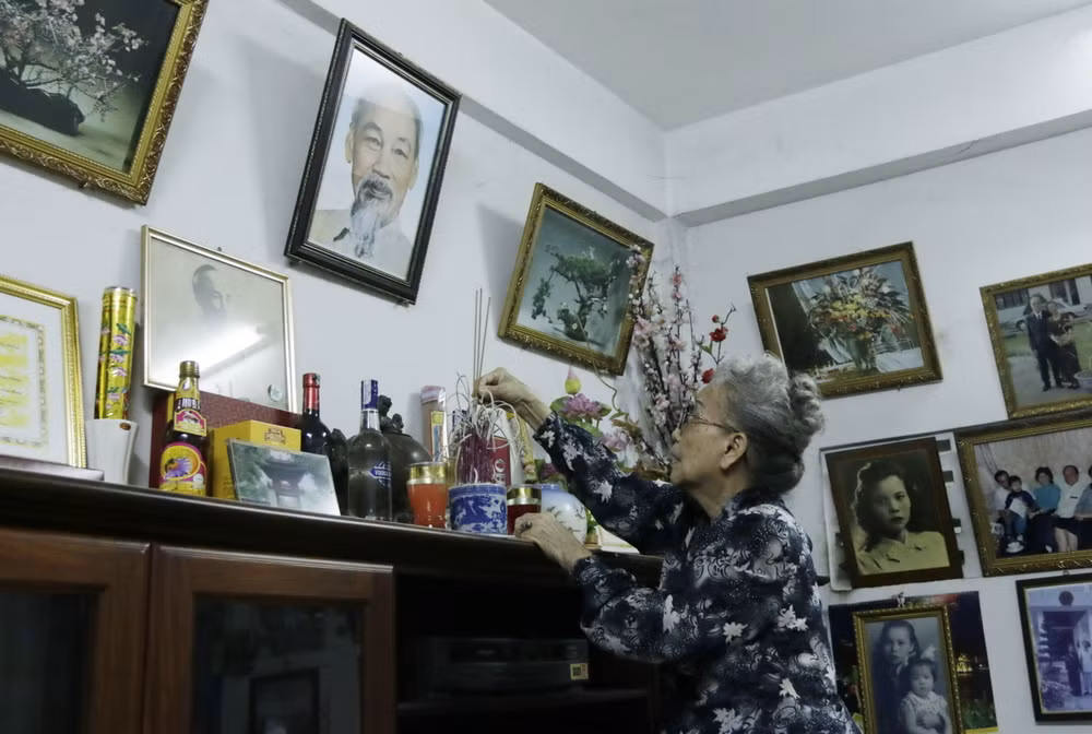 Hình ảnh "vị cha già dân tộc" trong lòng kiều bào tại Lào ảnh 1
