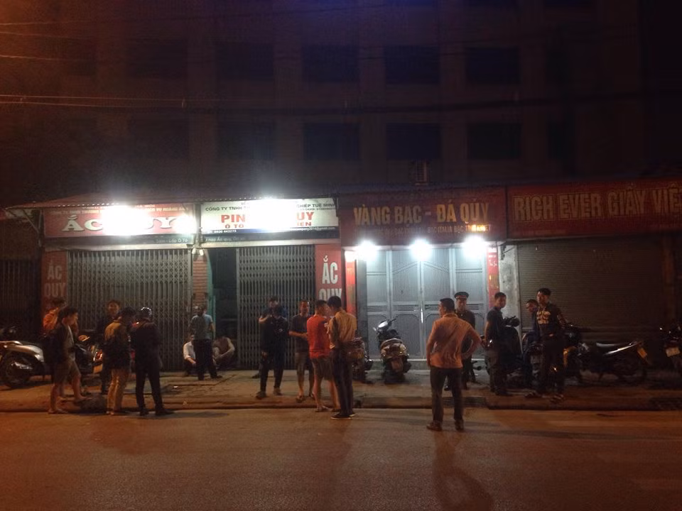 Hà Nội: Nghi án cướp cửa hàng vàng bạc đá quý trong đêm ảnh 1