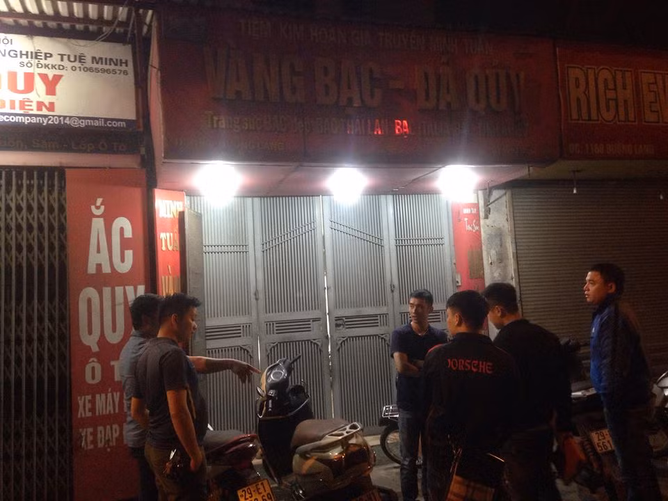 Hà Nội: Nghi án cướp cửa hàng vàng bạc đá quý trong đêm ảnh 2