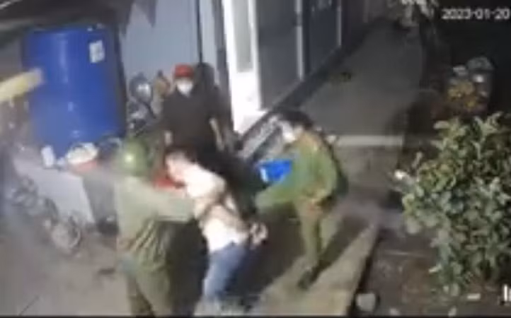 Đình chỉ công tác Công an xã đánh người say rượu ở Bến Tre ảnh 1