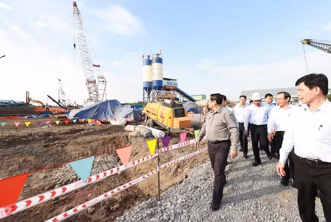 Thủ tướng Phạm Minh Chính khảo sát dự án Đường vành đai 3 tại TP.HCM ảnh 2