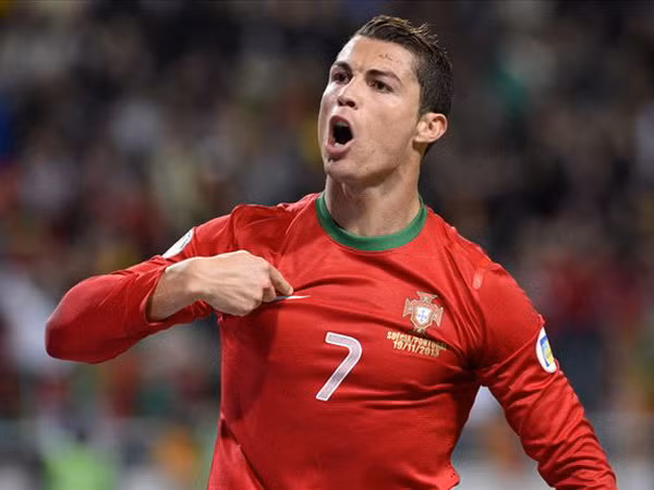 Tin sáng 20/11: Barca nhắm Berbatov, Ronaldo lập kỷ lục ảnh 1