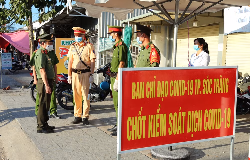 Áp dụng các biện pháp phòng chống COVID-19 phù hợp với từng địa phương ảnh 1