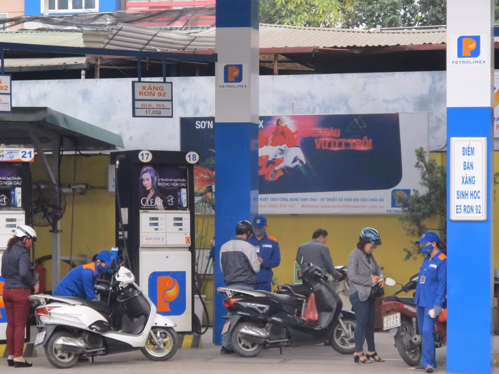 Petrolimex: Quỹ bình ổn giá xăng dầu đang âm khoảng 240 tỷ đồng ảnh 1