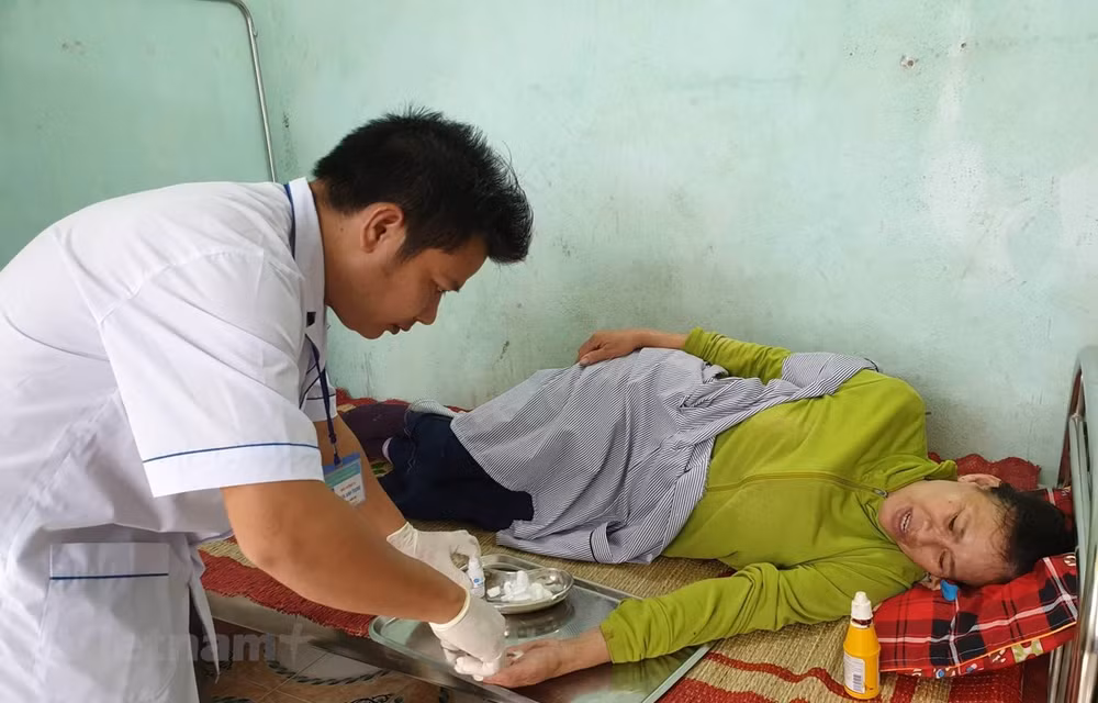Y tế cơ sở, y tế dự phòng còn thiếu về số lượng và hạn chế về năng lực ảnh 3
