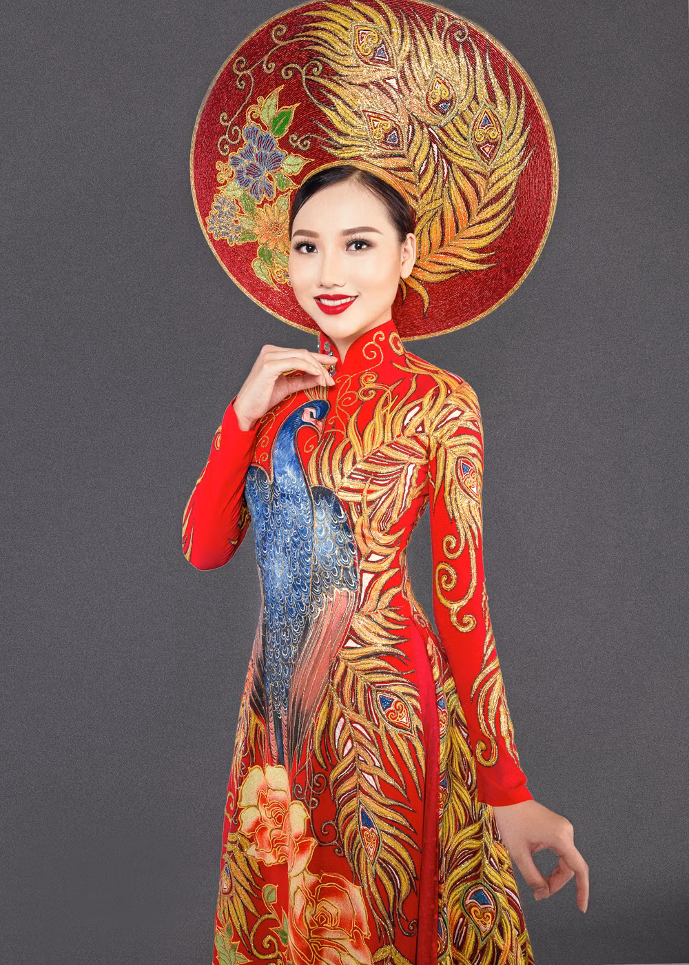 Thu Thảo lộng lẫy trang phục dân tộc tranh giải nhan sắc quốc tế ảnh 6