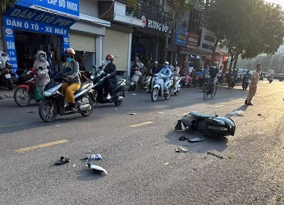 Tai nạn liên hoàn ở thành phố Hải Dương làm 2 người bị gãy chân ảnh 1