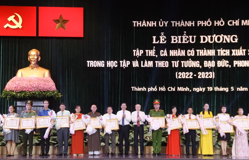 TP.HCM: Biểu dương các điển hình học tập và làm theo Bác Hồ ảnh 1
