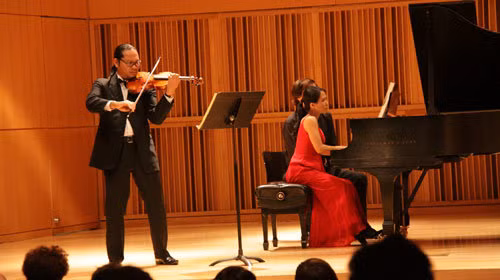 Nghệ sỹ Piano gốc Việt giành giải Vàng Giải thưởng Âm nhạc Toàn cầu ảnh 1