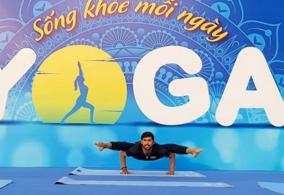 Lễ hội Yoga quốc tế-Đà Nẵng kỷ niệm 50 năm quan hệ Việt Nam-Ấn Độ ảnh 1