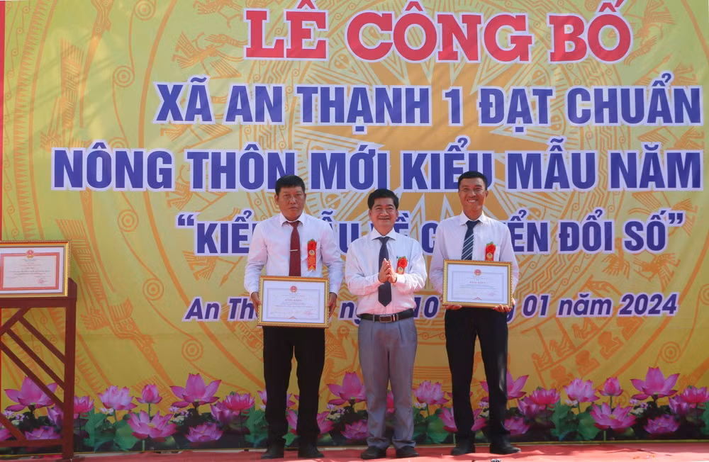 ttxvn-xa-an-thanh-1-cu-lao-dung-soc-trang-dat-chuan-nong-thon-moi-kieu-mau1-7950.jpg