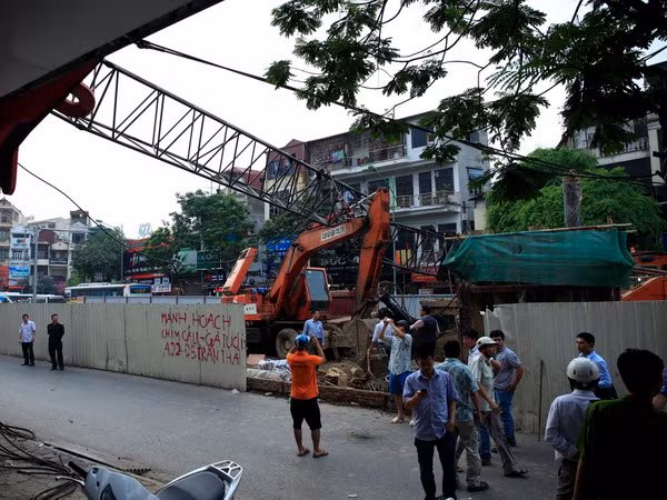 Bộ Giao thông-Vận tải: Xác định trách nhiệm vụ sập cẩu ở cầu Ba Vì ảnh 1