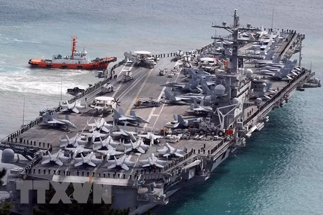 Hai tàu sân bay Mỹ tập trận hỗn hợp ở vùng biển Philippines ảnh 1
