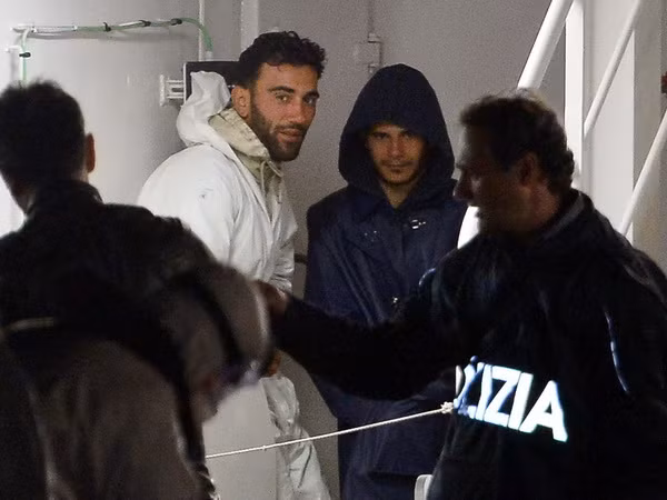 Italy tuyên án 18 năm tù thuyền trưởng tàu di cư bị chìm năm 2015 ảnh 1