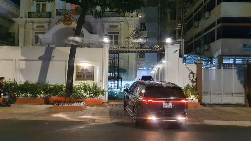 Công an Thành phố Hồ Chí Minh khởi tố bà Nguyễn Phương Hằng ảnh 1