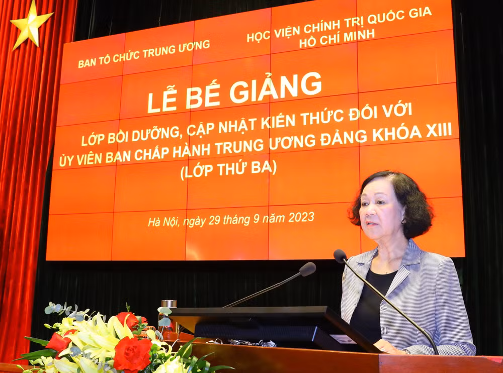 Bế giảng Lớp Bồi dưỡng kiến thức đối với Ủy viên Trung ương Đảng ảnh 1