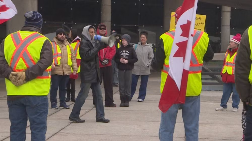 Phong trào biểu tình “Áo vàng” đã xuất hiện tại Canada ảnh 1