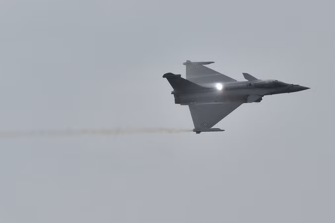 Pháp đang lúng túng vì mắc kẹt giữa Qatar và Saudi Arabia ảnh 1