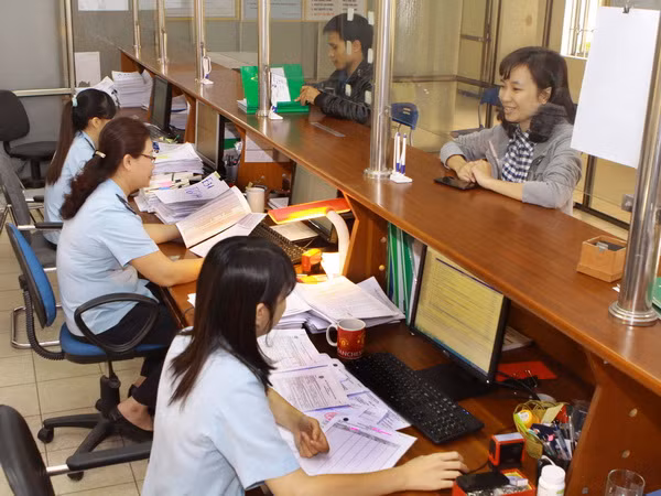 Chủ tịch QH Nguyễn Sinh Hùng chúc Tết Tổng cục Hải quan ảnh 1