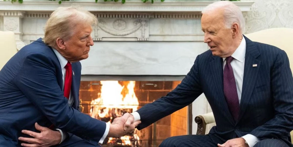 Tổng thống Mỹ Joe Biden bàn giao quyền lực cho Tổng thống đắc cử Donald  Trump | Vietnam+ (VietnamPlus)