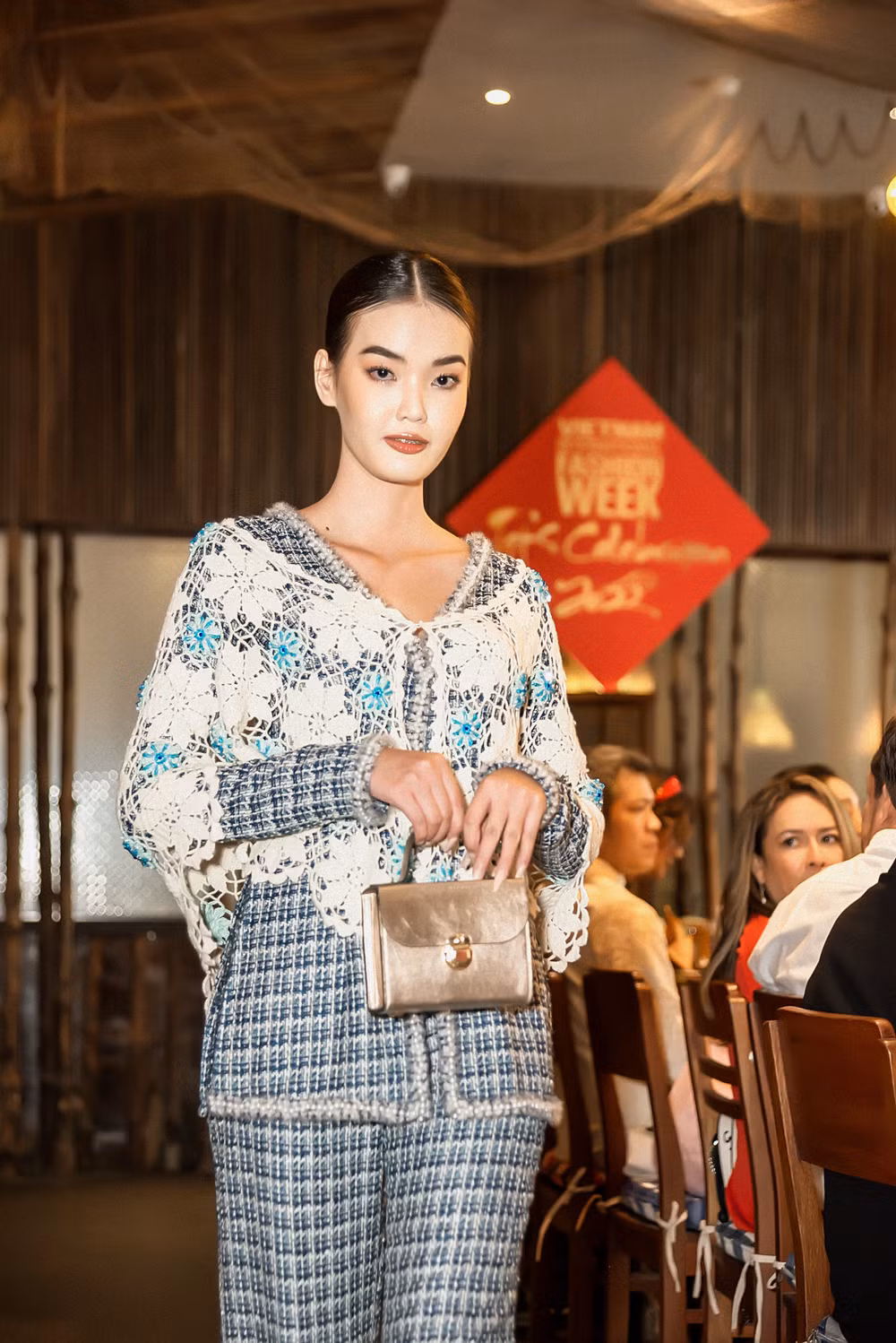 Bạn bè quốc tế ở Việt Nam thích thú trải nghiệm Tết cổ truyền Nam bộ ảnh 13