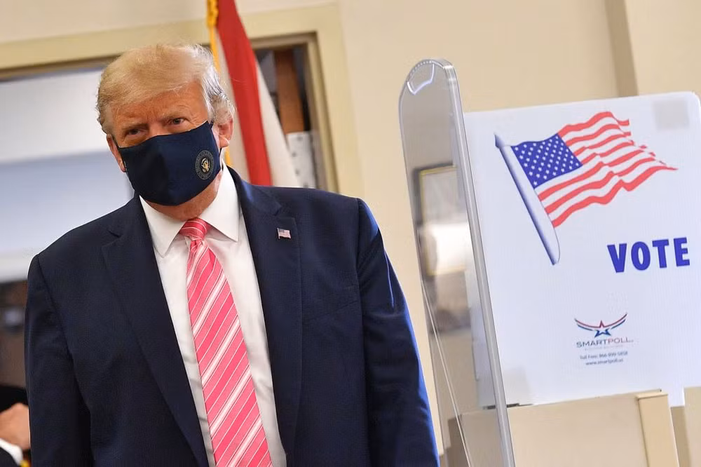 Bầu cử Mỹ 2020: Tổng thống Donald Trump bỏ phiếu sớm tại bang Florida ảnh 1