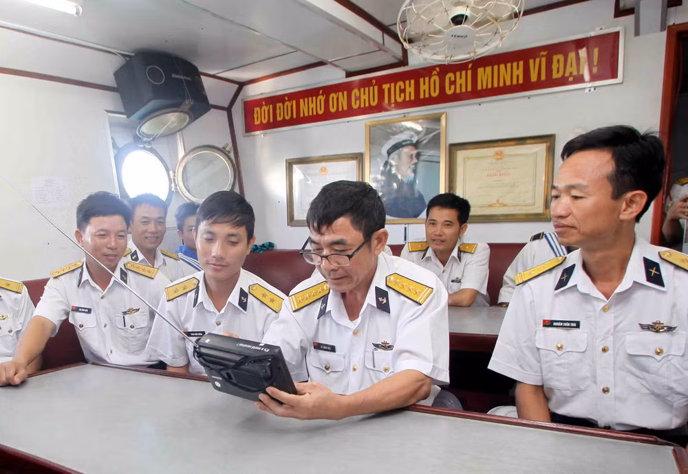 Tường thuật trực tiếp khai mạc Đại hội Đảng tới chiến sỹ Nhà giàn ảnh 1