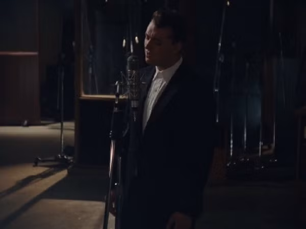 Ca sỹ Sam Smith và bài hát Giáng sinh buồn nhất mọi thời đại ảnh 1