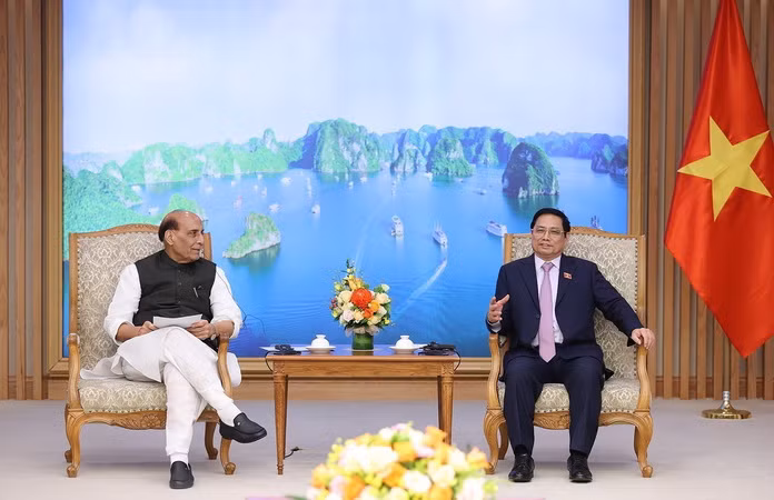 Thủ tướng Phạm Minh Chính tiếp Bộ trưởng Quốc phòng Ấn Độ ảnh 1